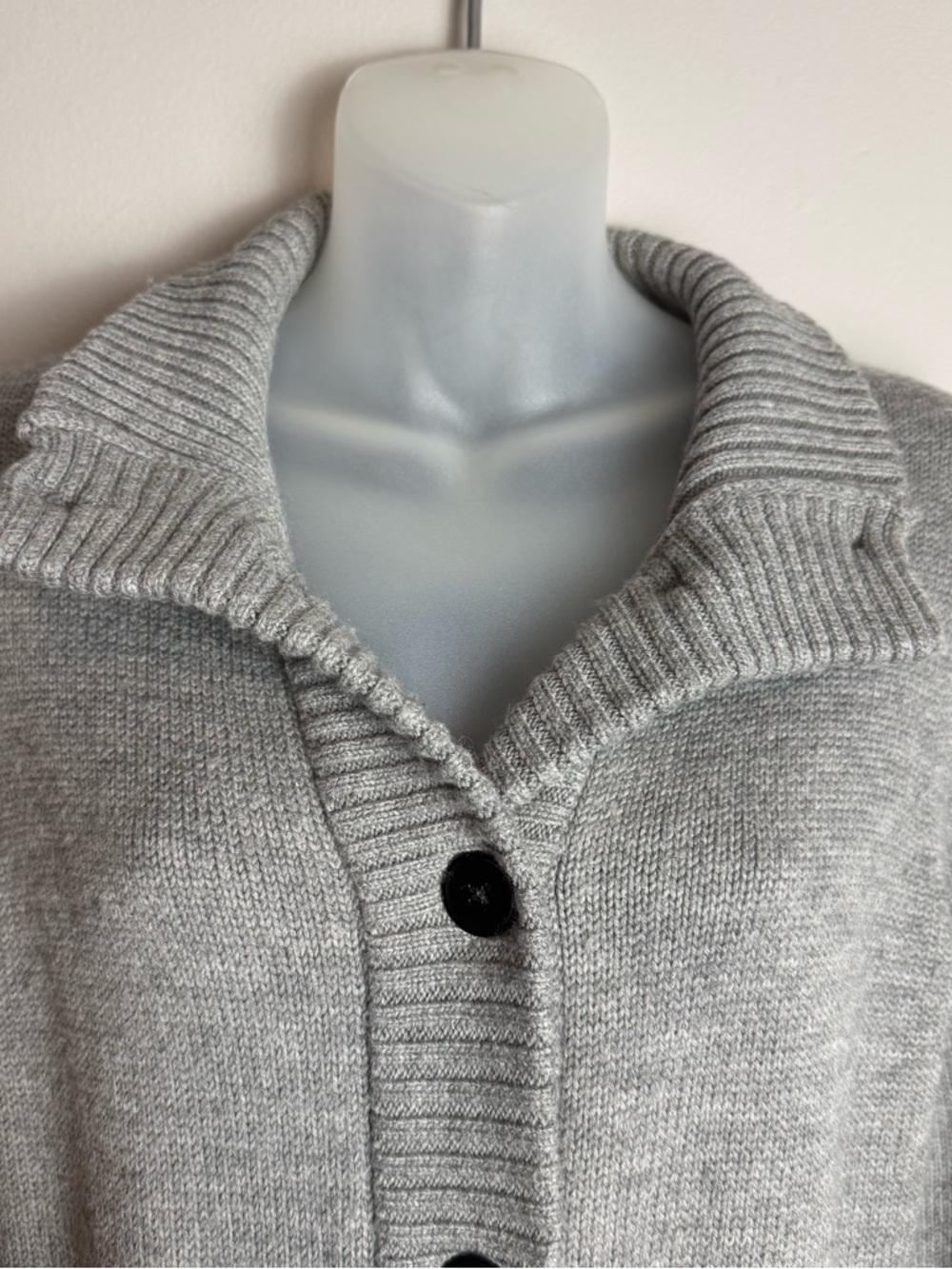 Banana Republic 100% Merino Wool Long Line Button Up Sweater Cardigan Size M - Picture 6 of 10